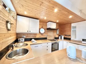 Photo 21- click for photo gallery